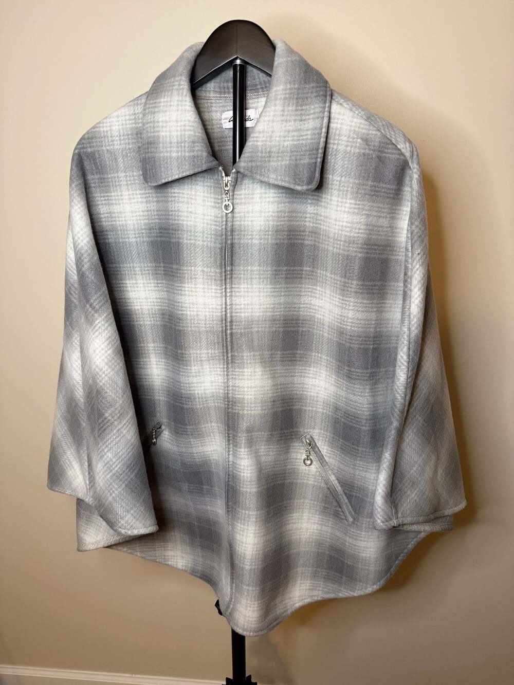 Le Moda Gray White Plaid Zip Up Fleece Jacket Cape